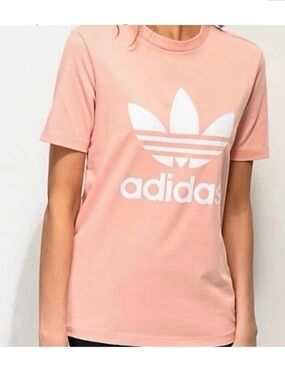 NWOT-Adidas Trefoil Graphic Blush Logo
Cotton T-shirt. Size: small